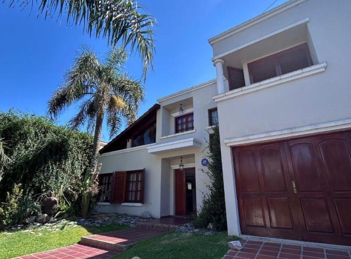 Casa · 664m² · 3 Dormitorios