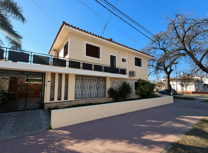 Casa · 251m² · 7 Ambientes · 1 Cochera