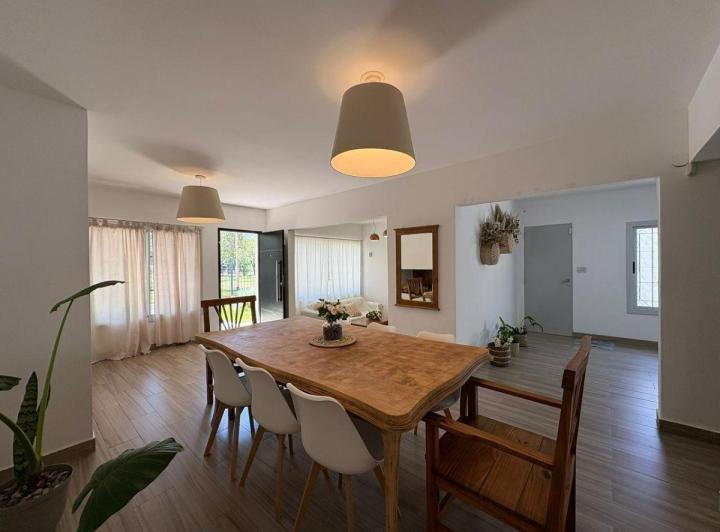Casa · 215m² · 12 Ambientes · 3 Cocheras