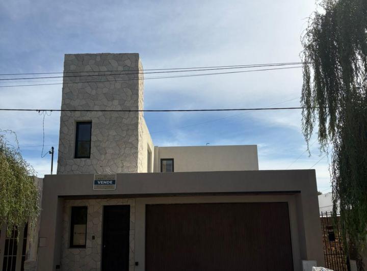 Casa · 198m² · 1 Ambiente · 1 Cochera