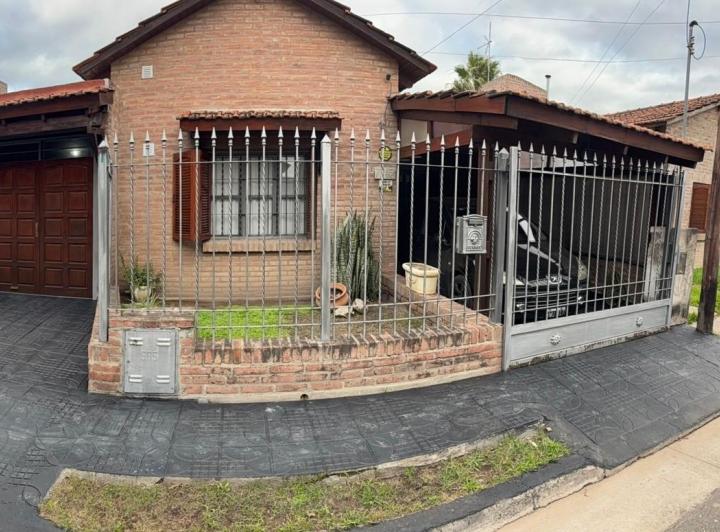 Casa · 178m² · 4 Ambientes · 2 Cocheras