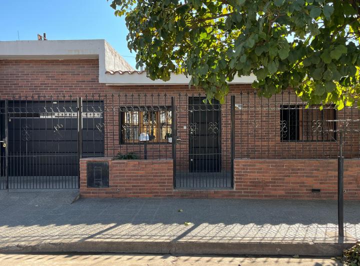 Casa · 110m² · 5 Ambientes · 2 Cocheras