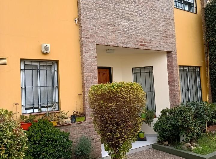 Casa · 80m² · 3 Dormitorios · 1 Cochera