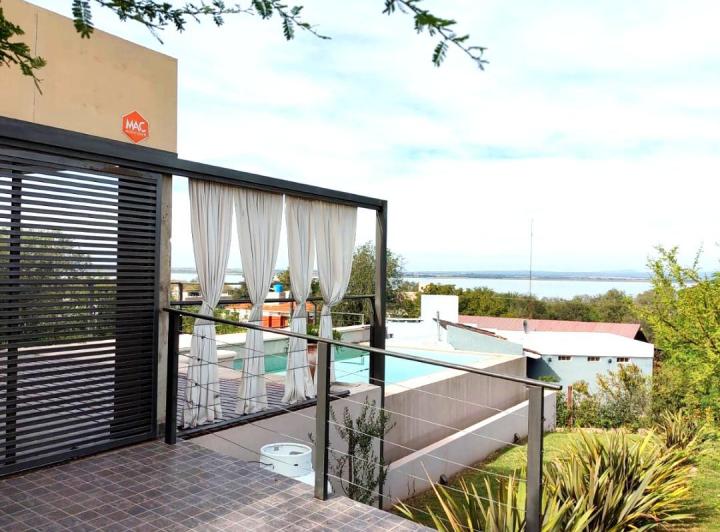 Casa · 380m² · 9 Ambientes · 3 Cocheras