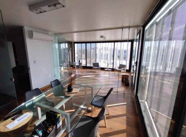 Oficina comercial · 80m² · 1 Ambiente · 2 Cocheras
