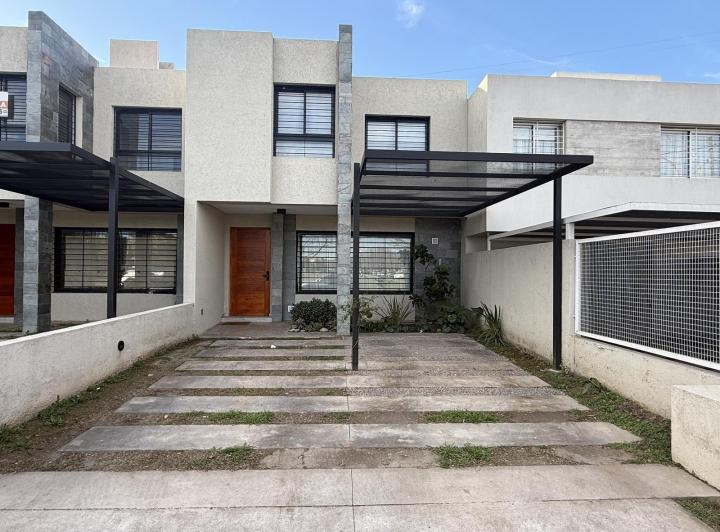 Casa · 130m² · 5 Ambientes · 1 Cochera