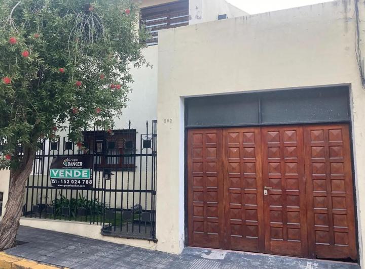 Casa · 149m² · 8 Ambientes · 1 Cochera