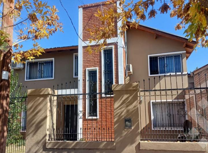 Casa · 158m² · 5 Ambientes · 1 Cochera