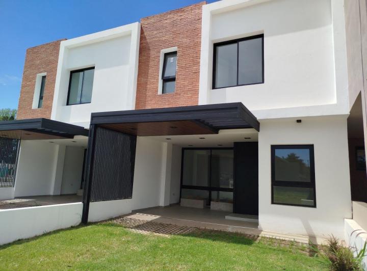 Casa · 150m² · 5 Ambientes · 2 Cocheras