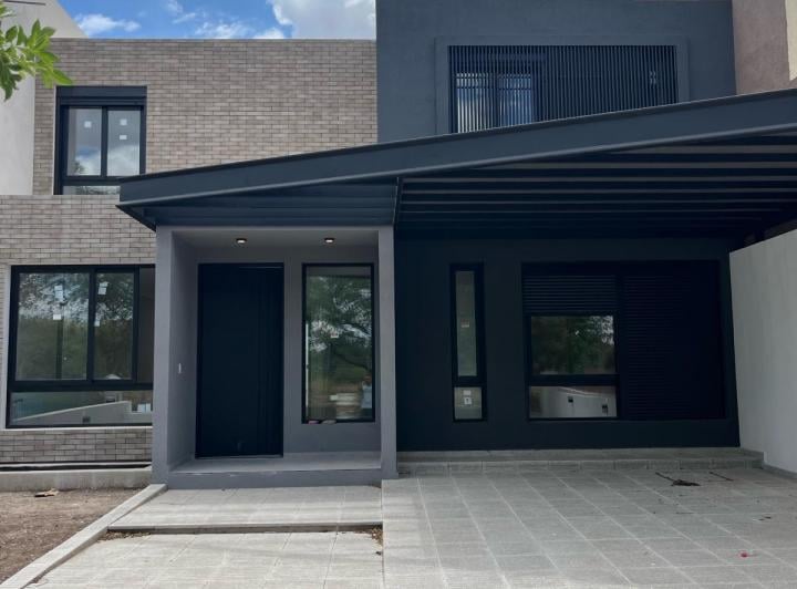 Casa · 253m²