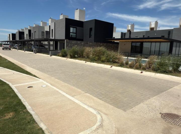 Casa · 125m² · 5 Ambientes · 2 Cocheras
