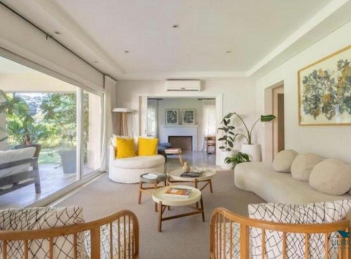 Casa · 450m² · 7 Ambientes · 2 Cocheras