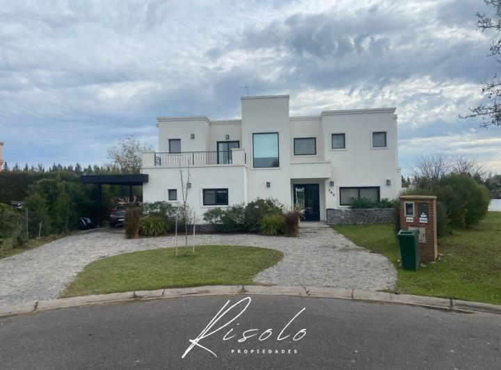 Casa · 188m² · 6 Ambientes · 3 Cocheras