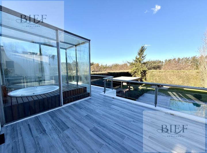 Casa · 1200m² · 5 Ambientes · 2 Cocheras