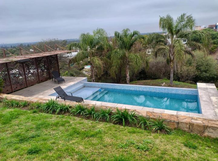 Casa · 424m² · 8 Ambientes · 2 Cocheras