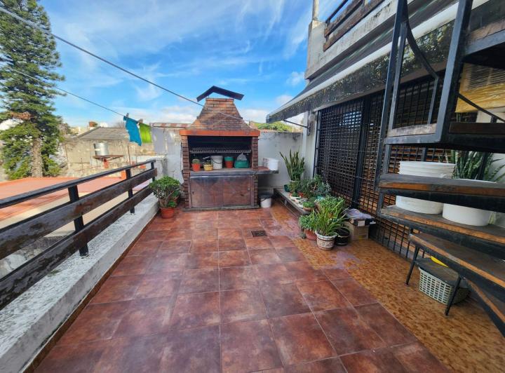 Casa · 483m² · 5 Ambientes · 4 Cocheras