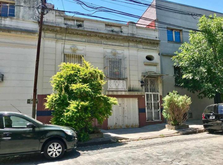 Casa · 180m² · 10 Ambientes · 1 Cochera