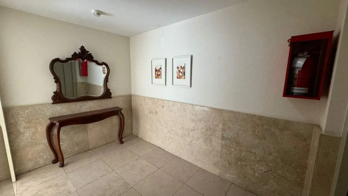Departamento en alquiler 3 dormitorios - Piso de categoría frente a Patio Olmos