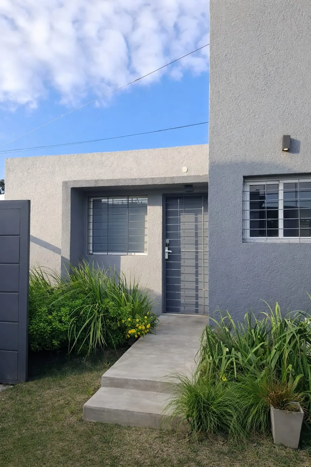 ALQUILO Dúplex de 2 dormitorios en housing - Argüello