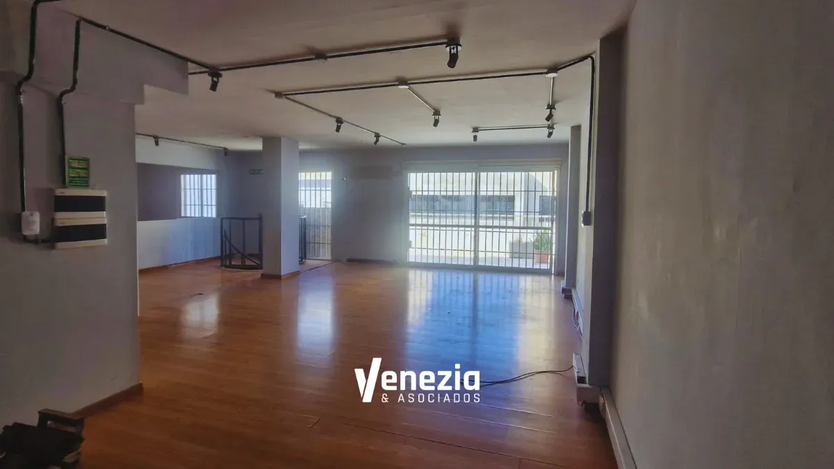 ALQUILER EN CENTRO:  Depósito | Oficina: 680 m² en 3 Plantas