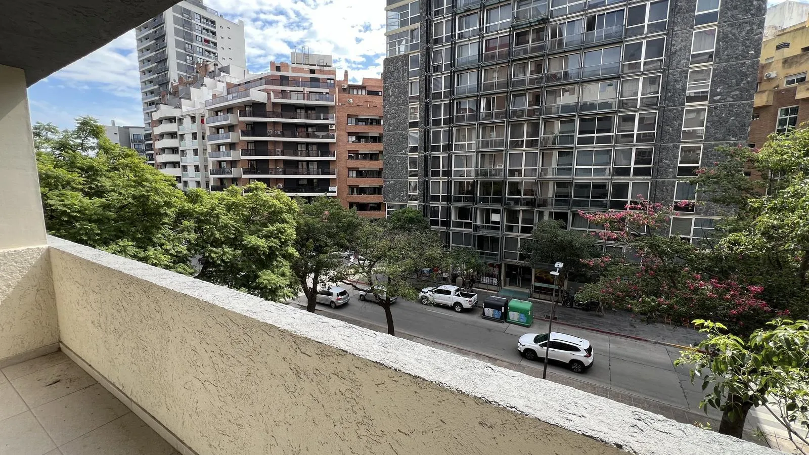 ALQUILER| Depto. 1 Dorm. con BALCÓN FRENTE SOBRE AV AMBOSIO OLMOS - TAP6306172