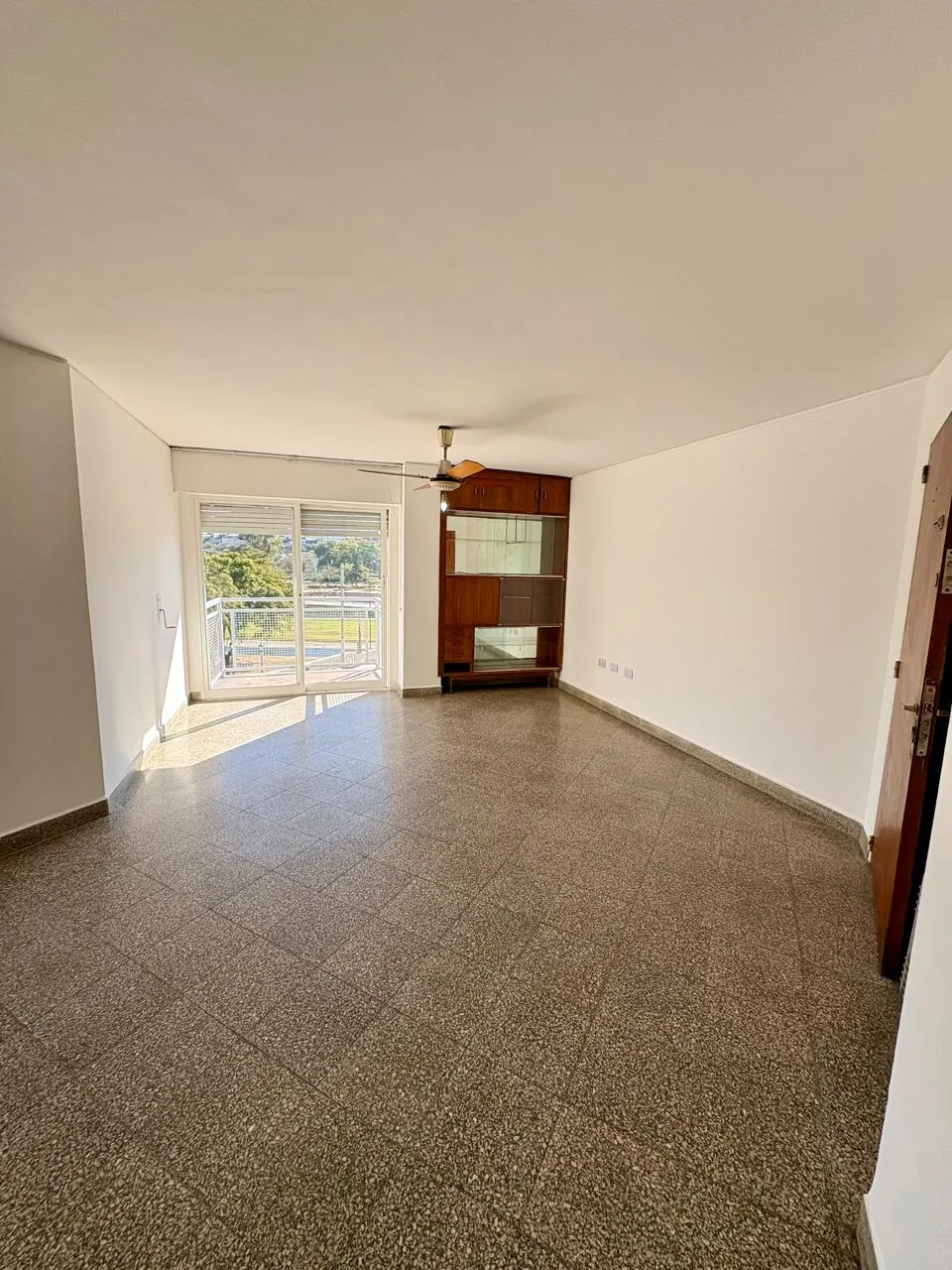 Alquilo Centro - Gran Dpto. 2dorm 2bñ. Balcón
