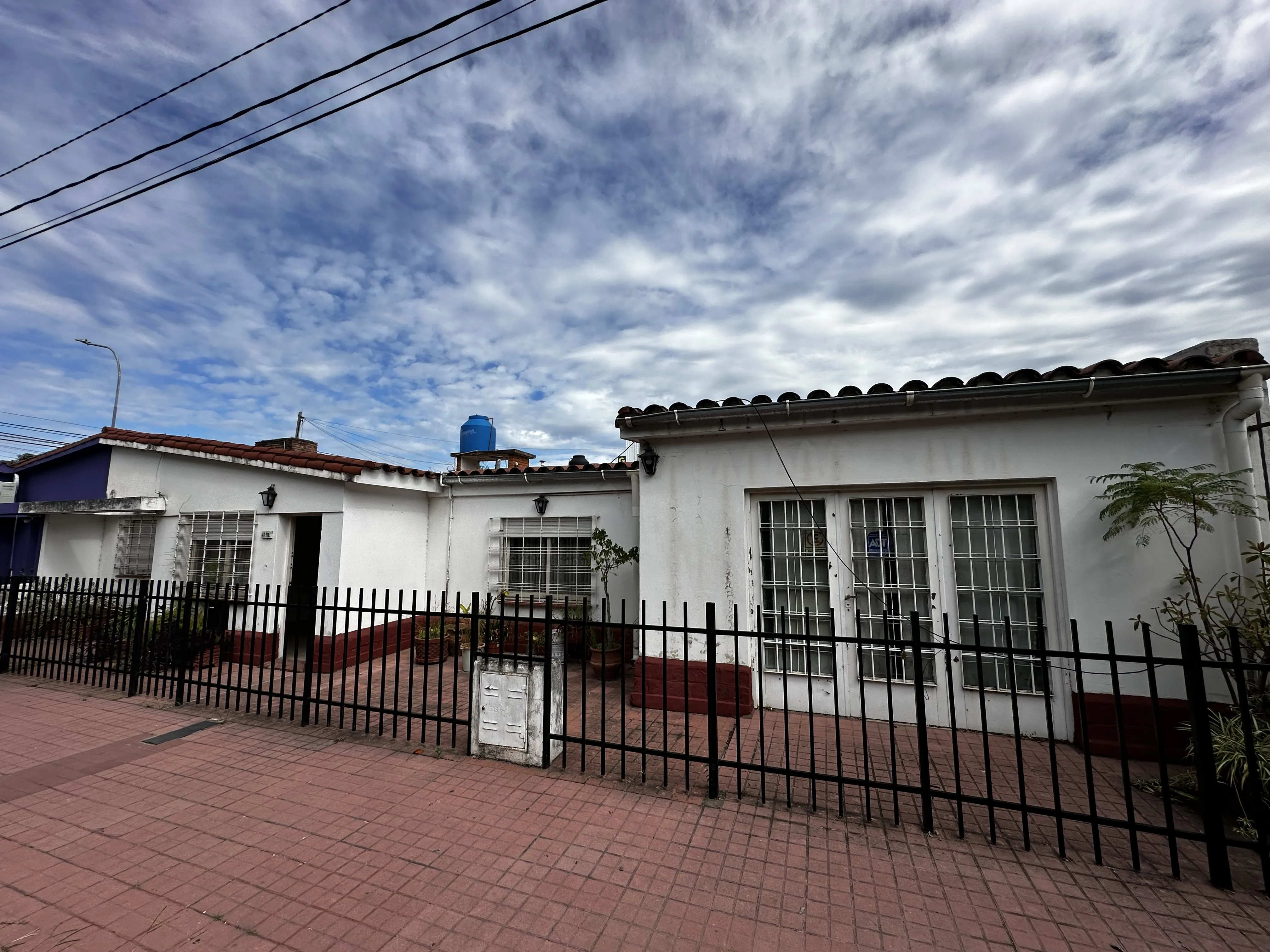 Amplia Casa Barrio Alejandro Centeno 2 Dormitorios