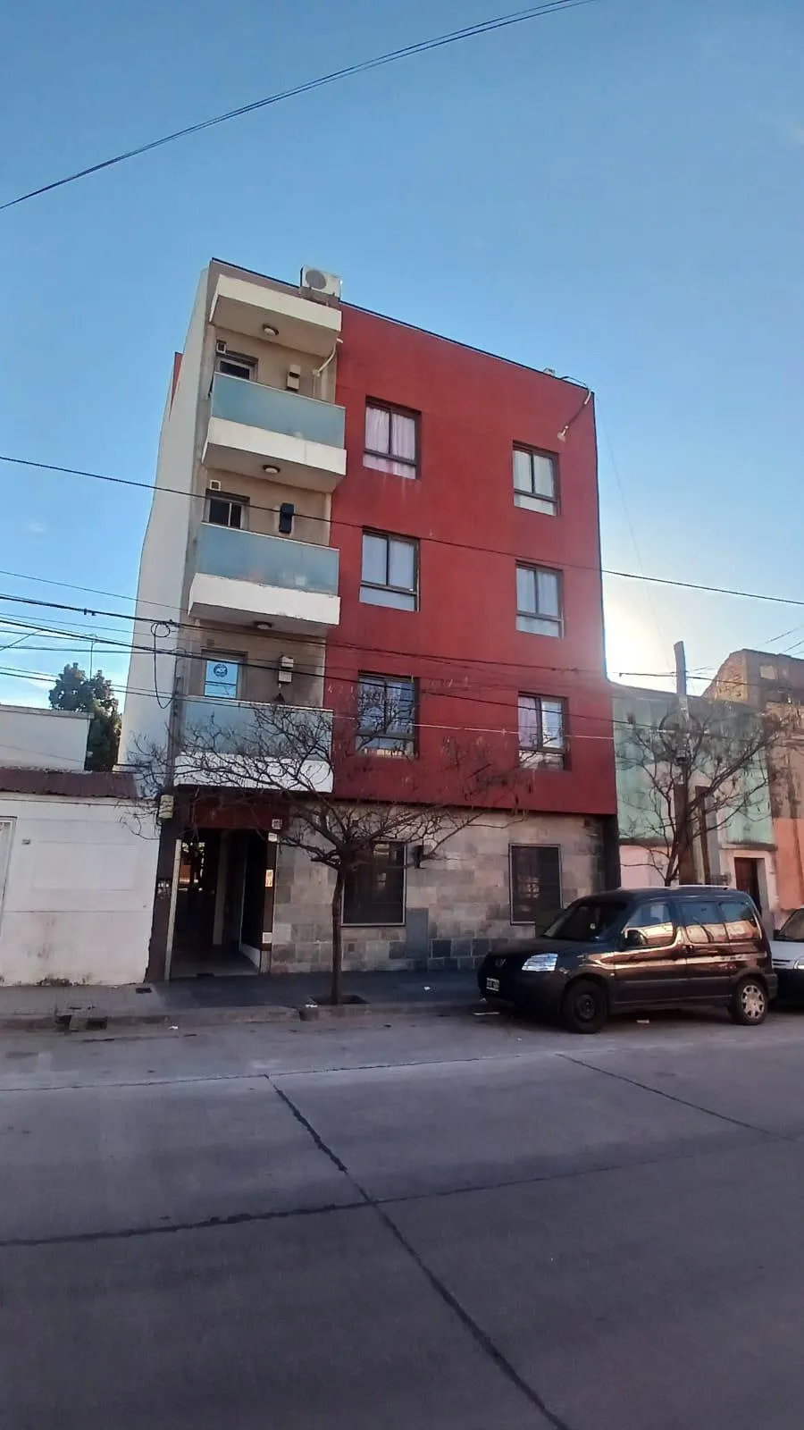 Santa Rosa 2100 P.B. 2 dor , livcom, cocina y 2 patios con renta