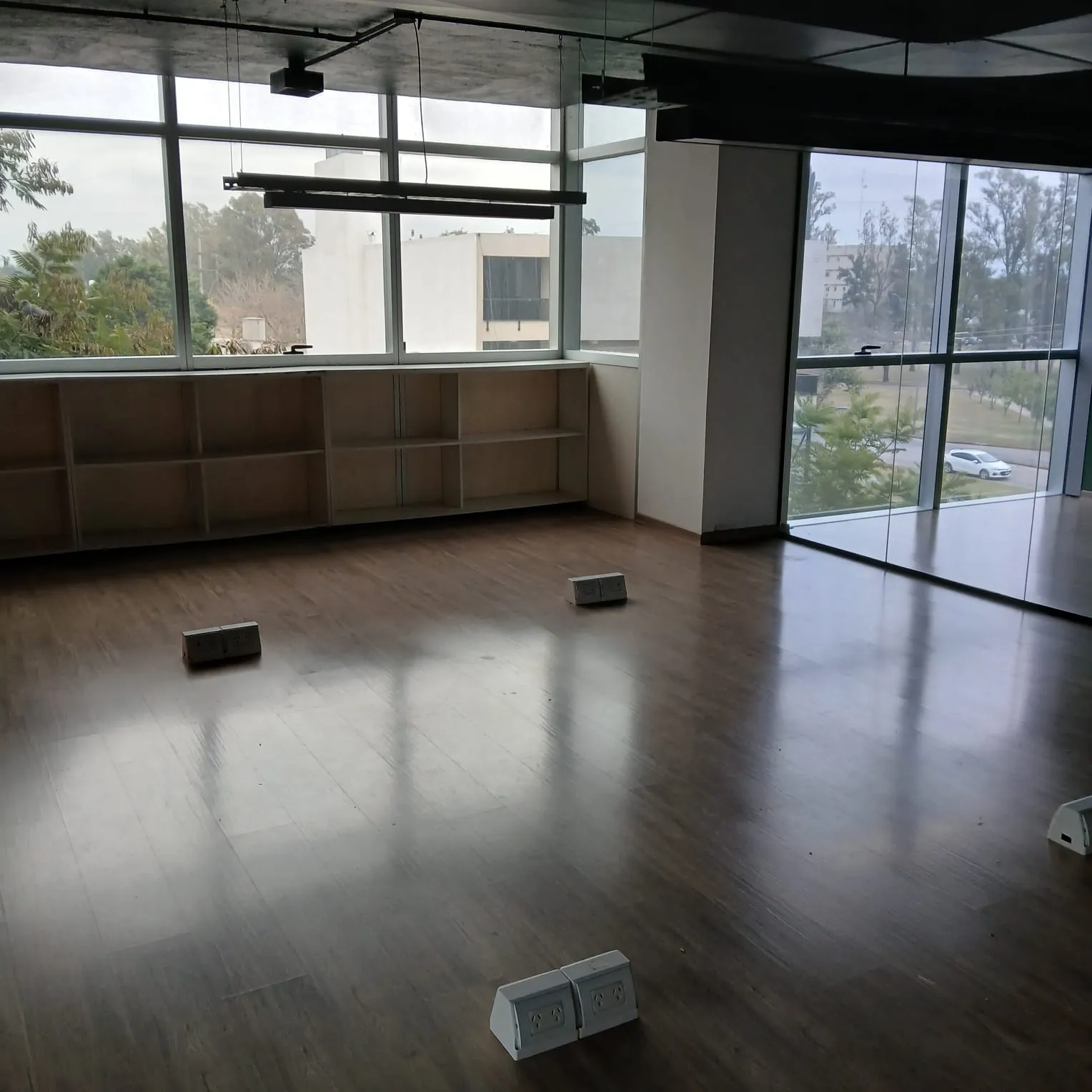 Se alquila Excelente oficina en alquiler en Edisur Office