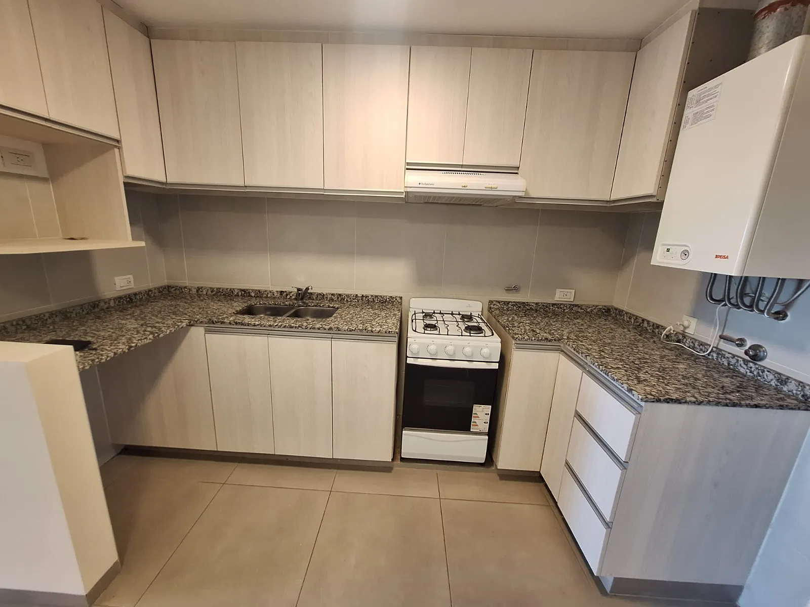 Se vende departamento 1 dorm Balcon cochera B° Jardin
