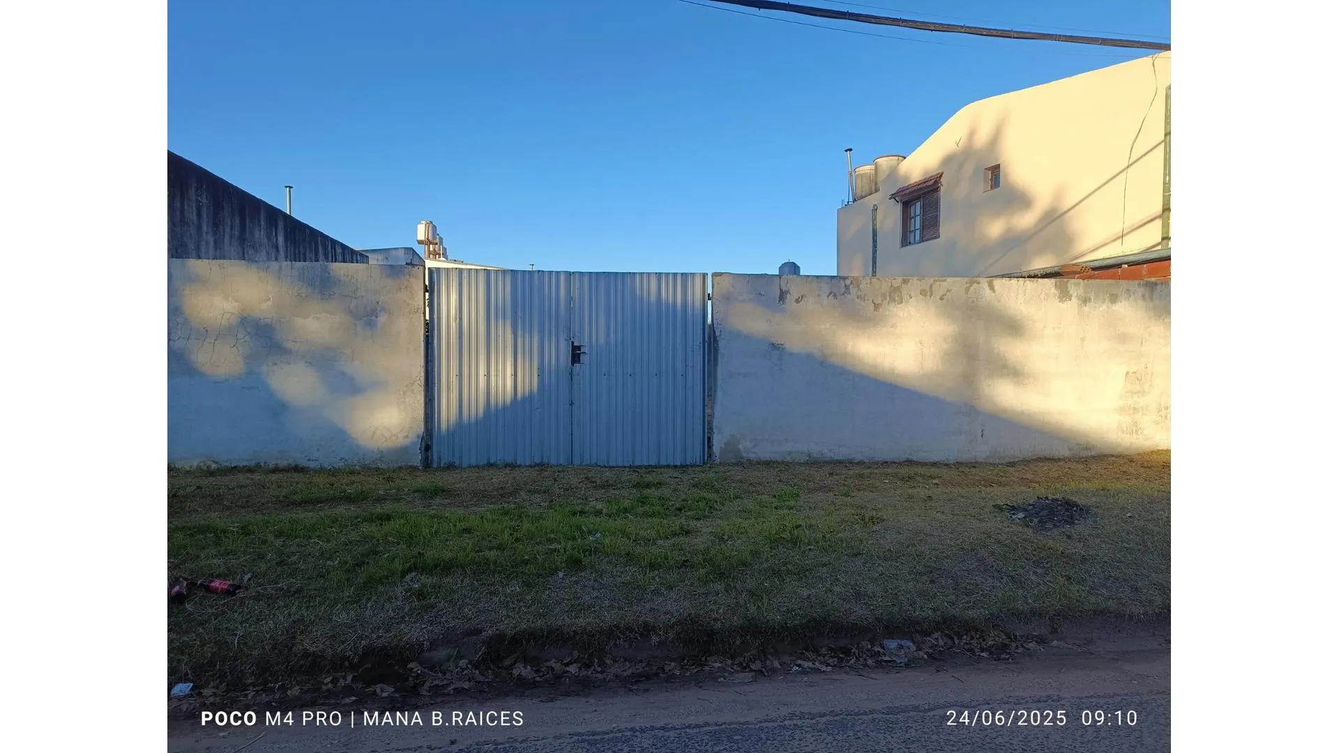 Lote cercado. Superficie total 208 m².