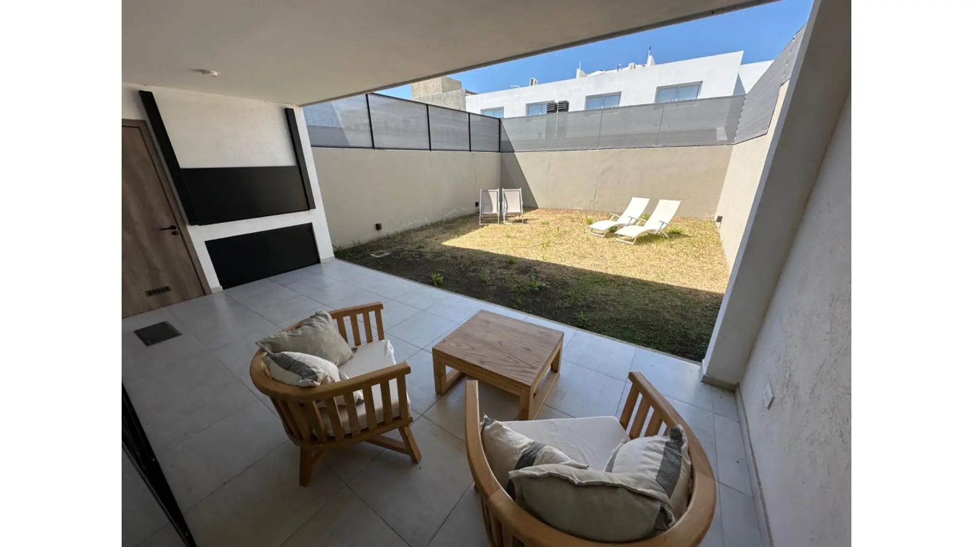 Duplex de Categoría Amoblado en Alquiler Greenville 2