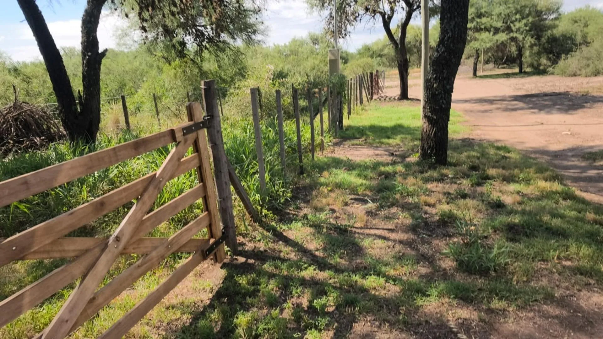 Lote 1.700 m² con arboleda y paz absoluta, a 400 m de Ruta 1