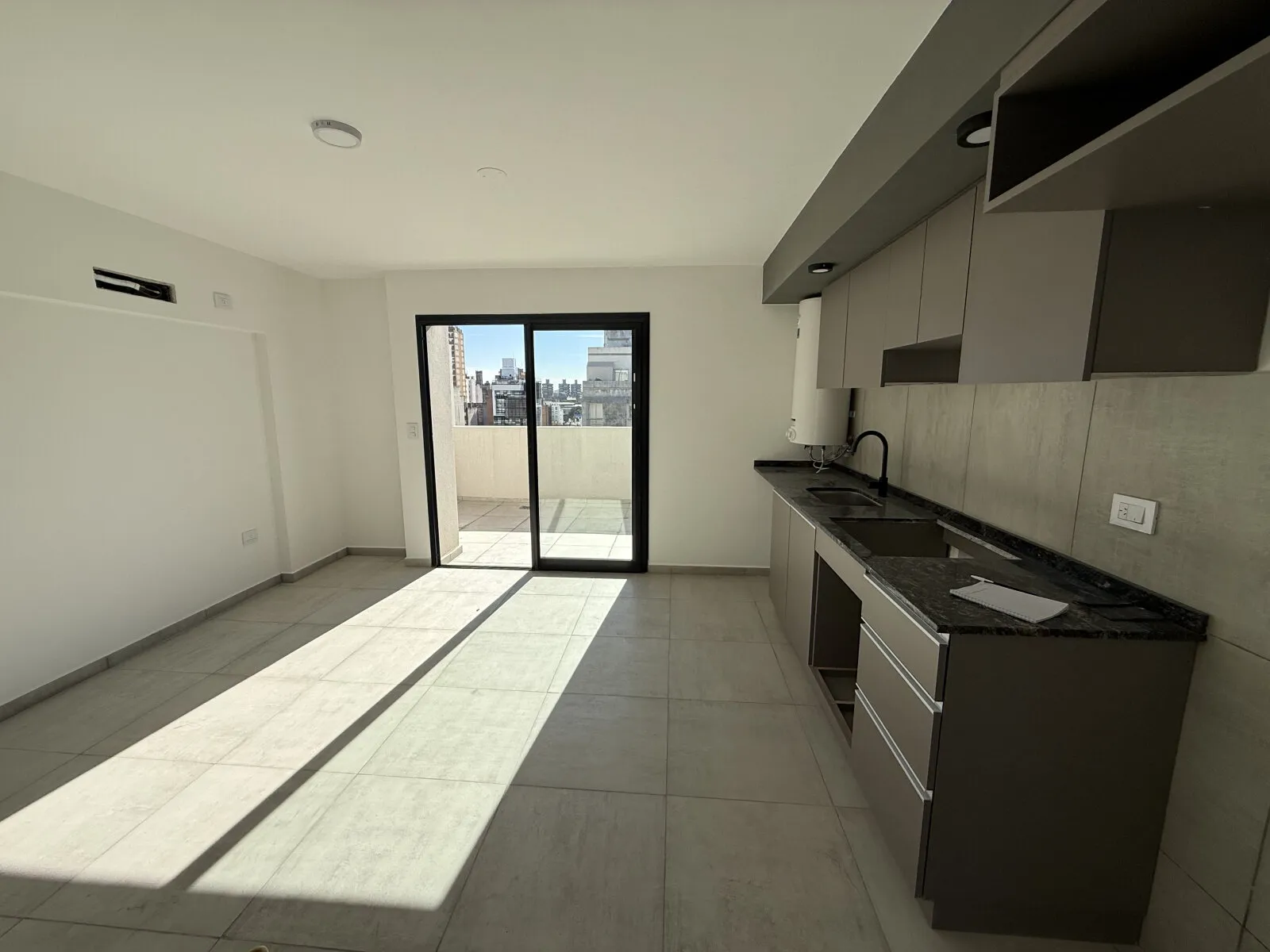 Alquiler departamento duplex 1 dormitorio y 1 escritorio en Alberdi