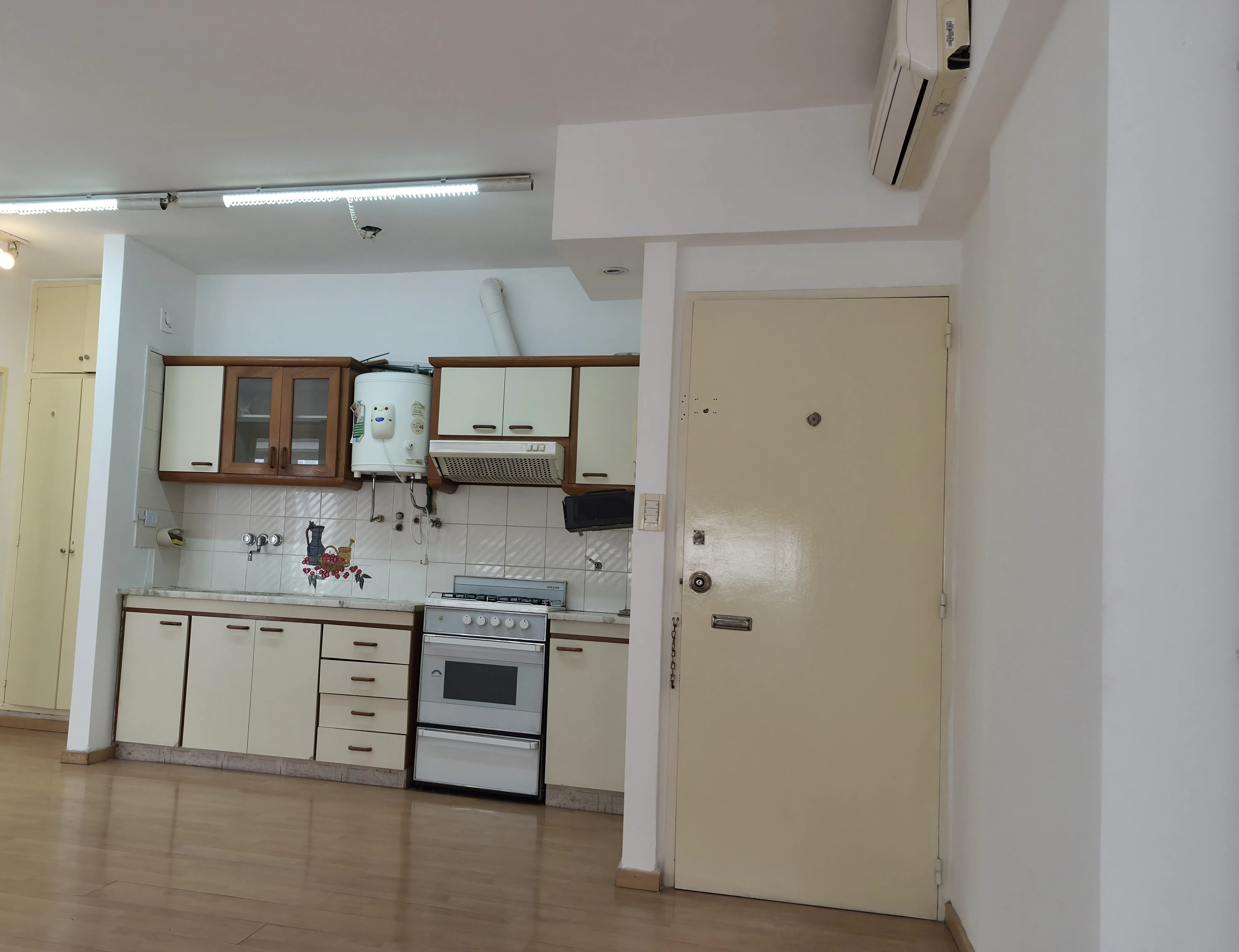 ALQUILER B° CENTRO - 1 DORMITORIO Y MEDIO - TUCUMAN ESQUINA COLON