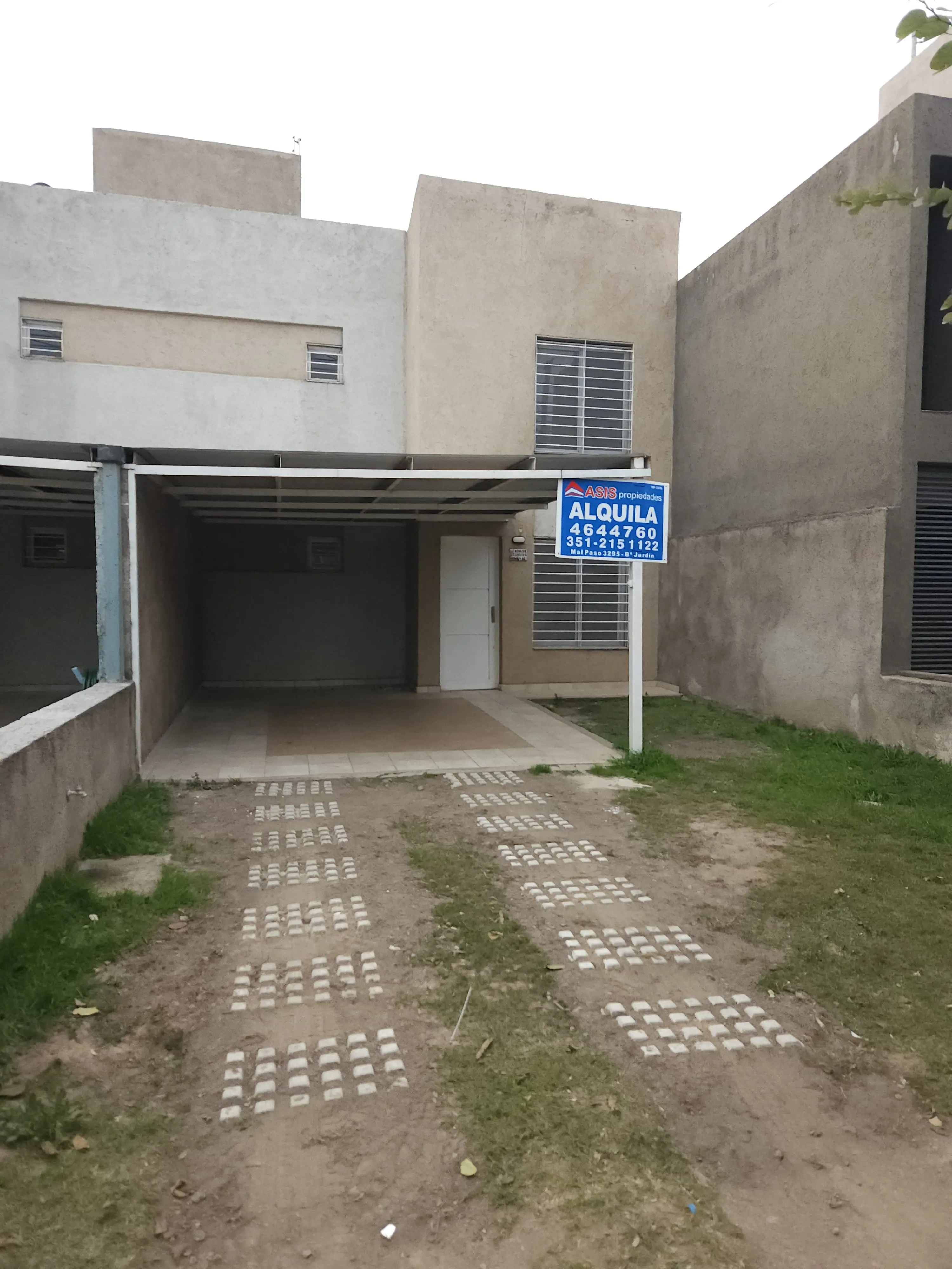 Jardines del Olmo. Excelente DUPLEX $960.000 imp. incl.-