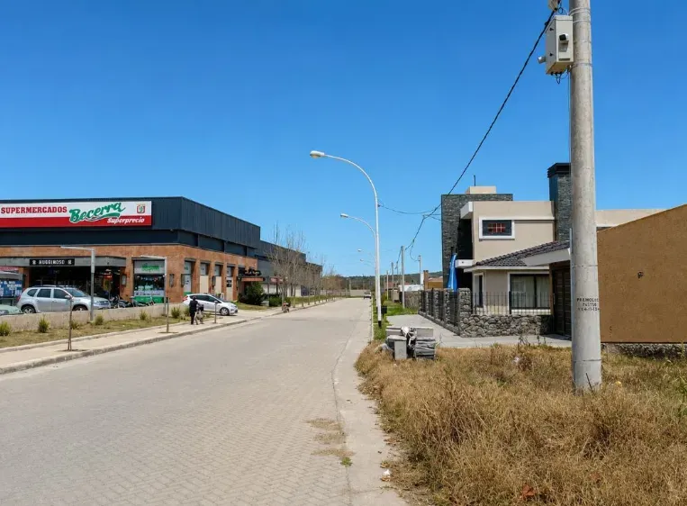 LOTE en DESPEÑADEROS - Frente al Nuevo Supermercados Becerra!!