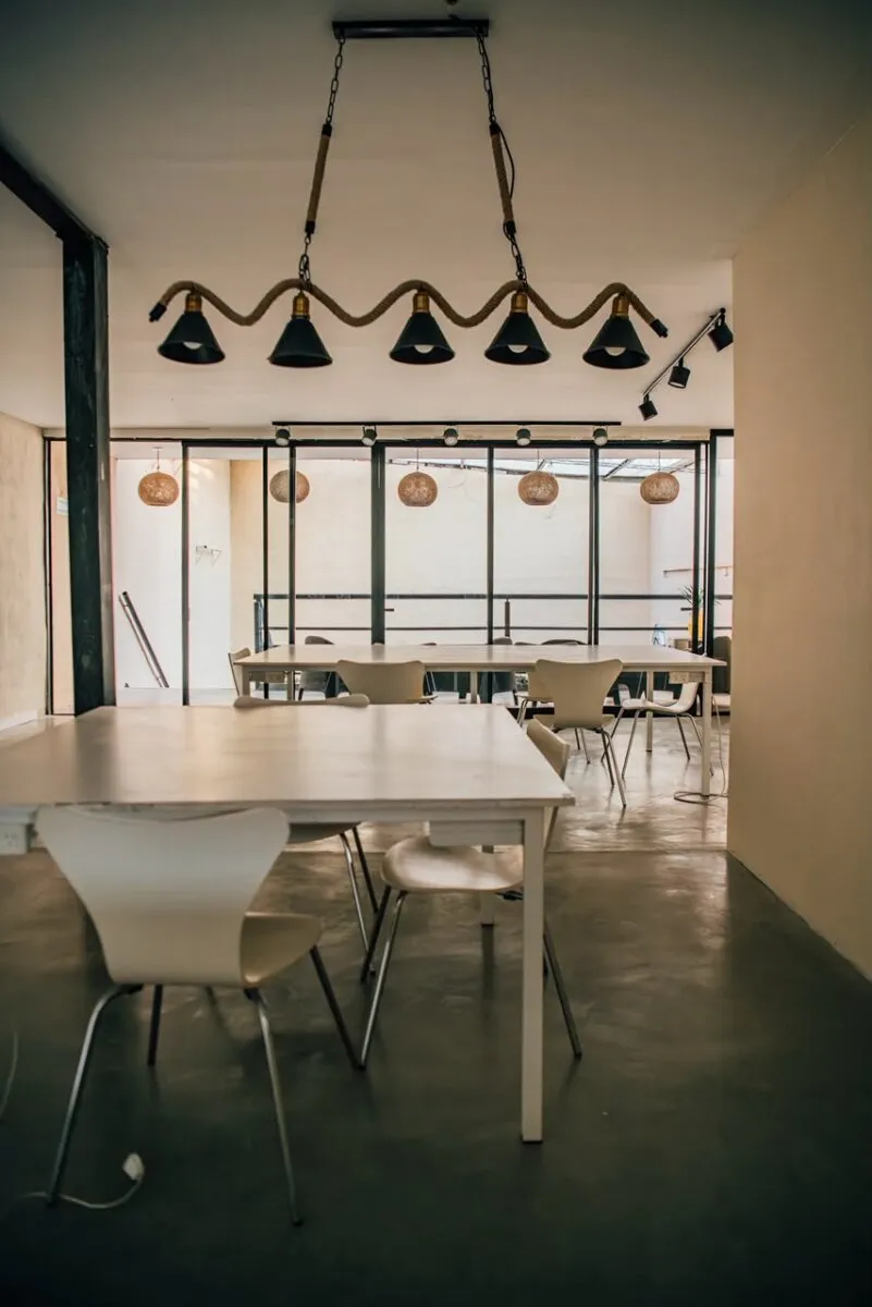 NUEVA CORDOBA - ALQUILER IMPORTANTE LOCAL COMERCIAL
