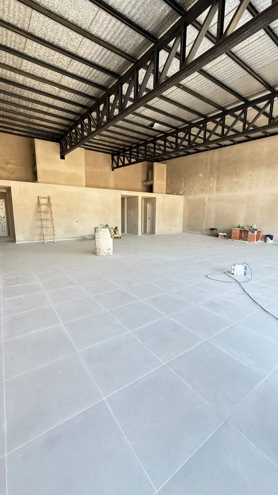 Docta sobre Bv principal, 123m2 planta libre mas patio, cocina, baños y darsena