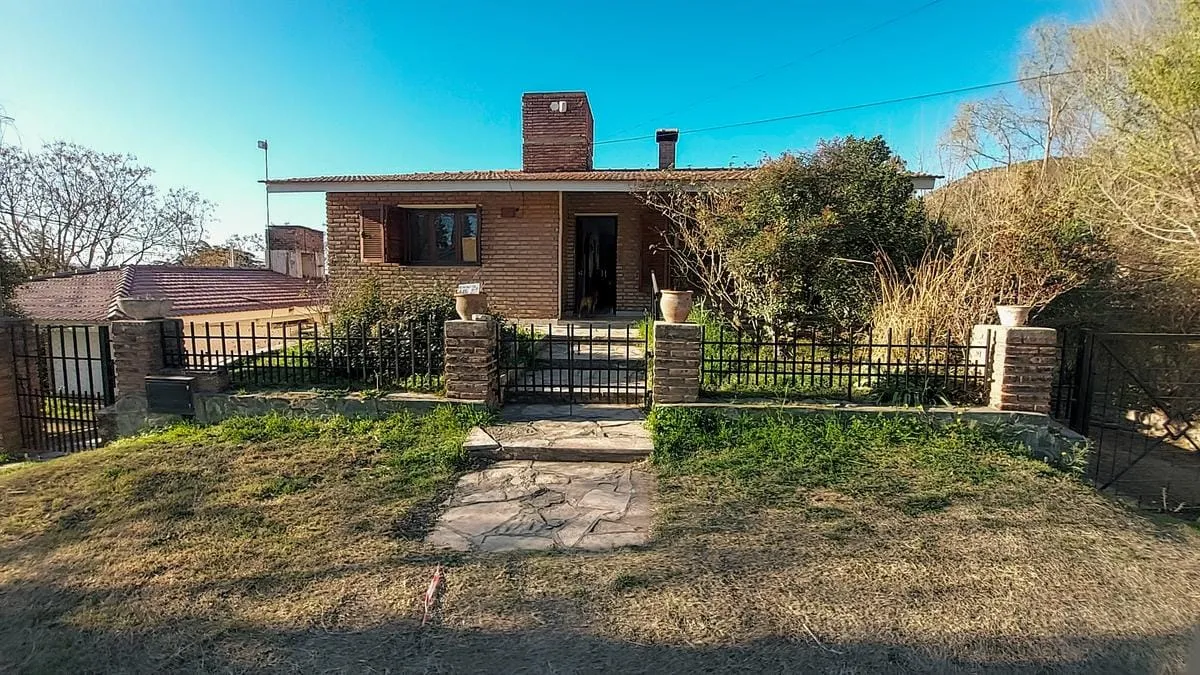VENTA - CASA 2 DORM. CON DEPTO INDEPENDIENTE