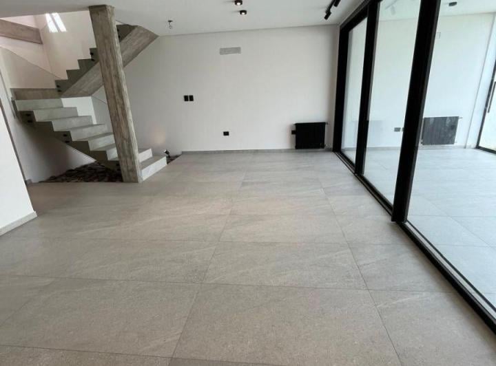 Casa · 160m² · 3 Ambientes · 2 Cocheras