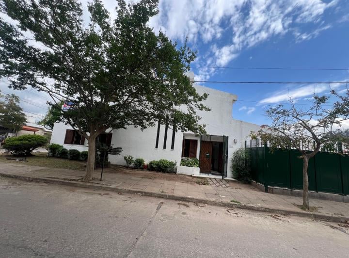 Casa · 275m² · 10 Ambientes · 3 Cocheras