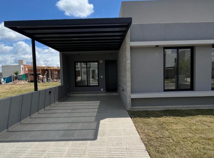 Casa · 130m² · 5 Ambientes · 2 Cocheras