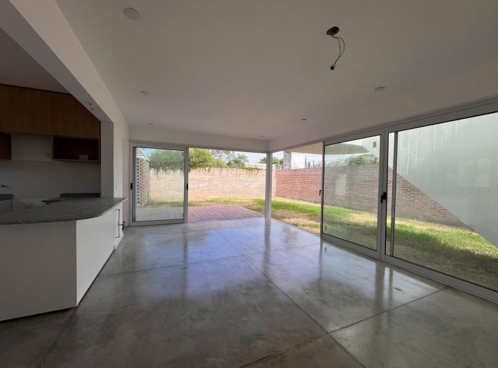 Casa · 135m² · 7 Ambientes · 2 Cocheras