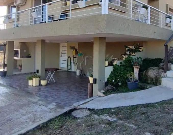 Casa · 200m² · 6 Ambientes · 2 Cocheras