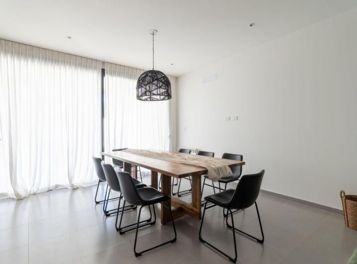 Casa · 180m² · 7 Ambientes · 2 Cocheras