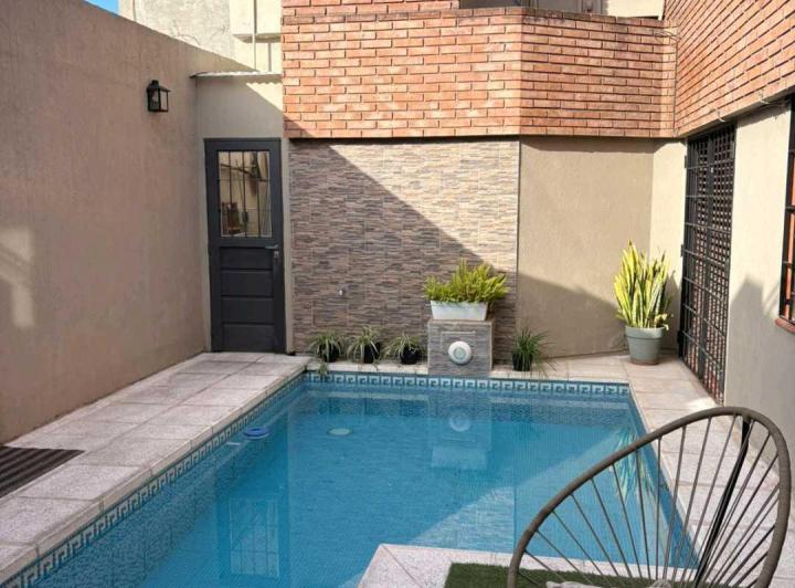 Casa · 177m² · 5 Dormitorios · 1 Cochera
