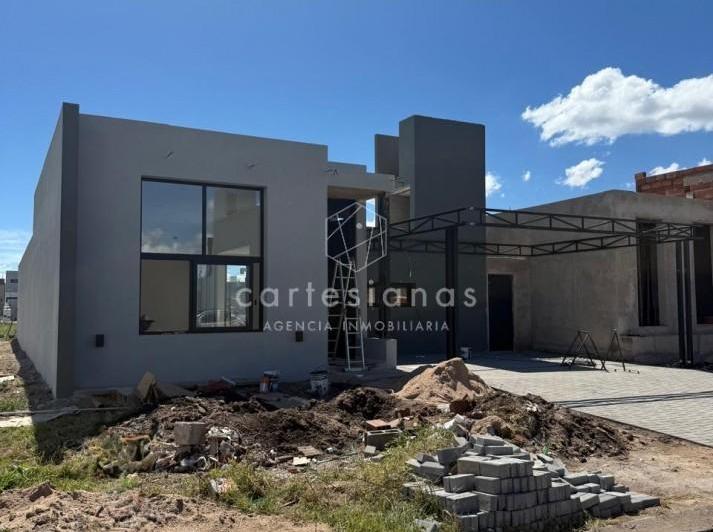 Casa · 139m² · 4 Ambientes · 2 Cocheras