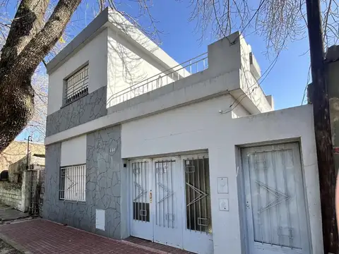Casa en Venta en La Ceramica y Cuyo, Rosario
