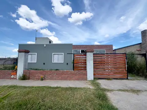 Casa en Venta en Punta Chacra, Roldan